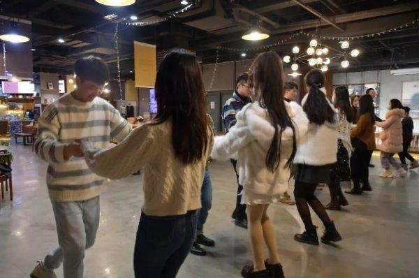 三月十三日，摇摆舞初体验舞会——40元/人（现场购票）
