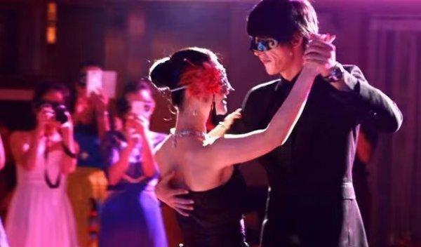 花前月下揭开神秘面纱，舞动交友奇旅——假面舞会等你来探秘！