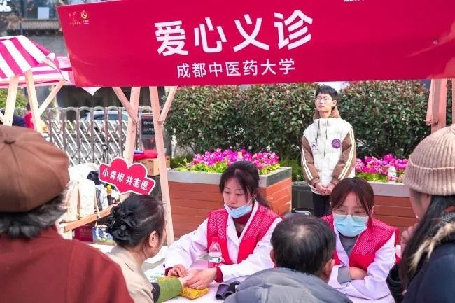 学雷锋，成都青年志愿者在行动！